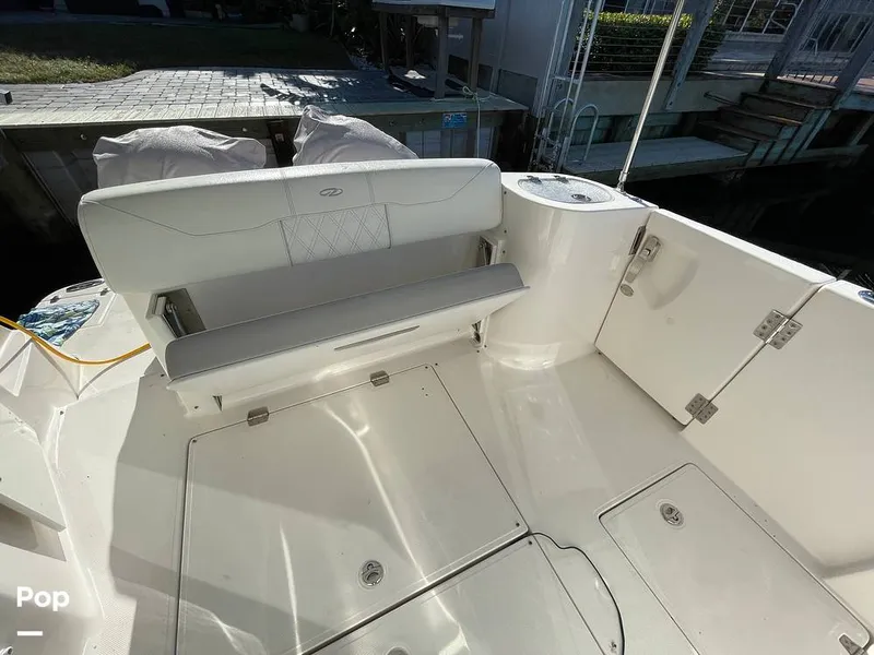 Slide: The Image of Regal 33 SAV 2019 - 16119063