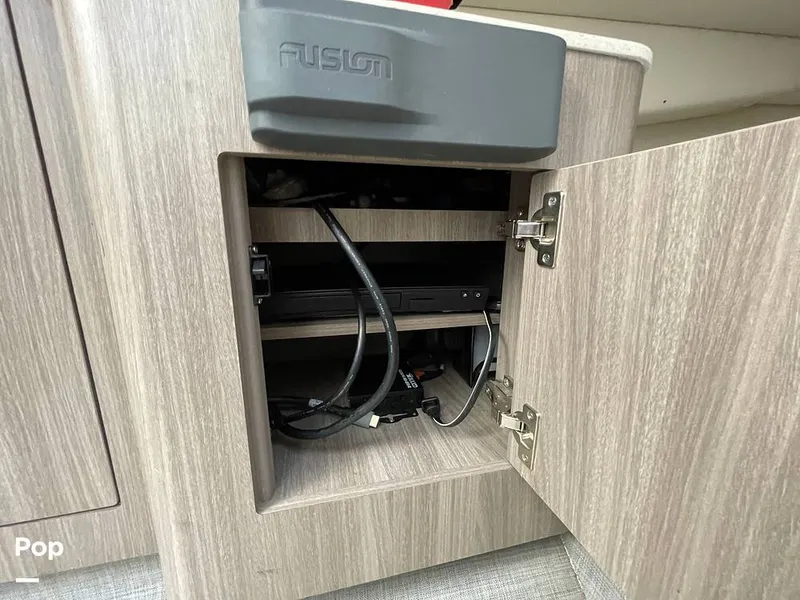 Slide: The Image of Regal 33 SAV 2019 - 16119125