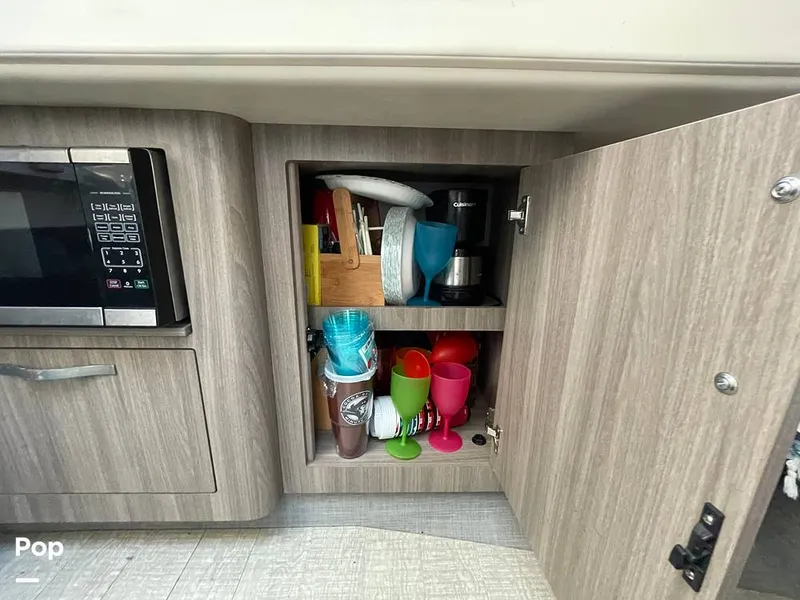 Slide: The Image of Regal 33 SAV 2019 - 16119126