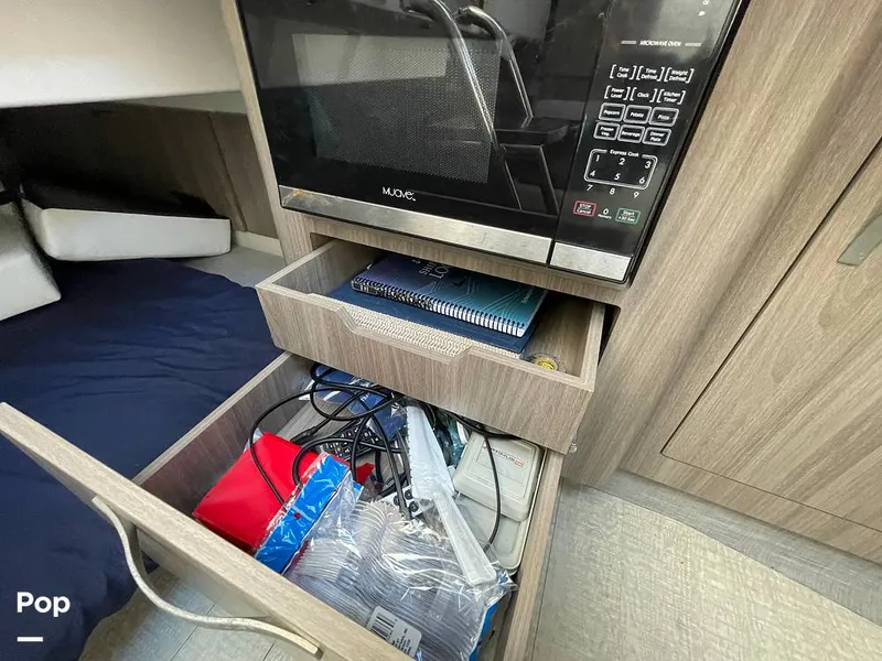 Slide: The Image of Regal 33 SAV 2019 - 16119127