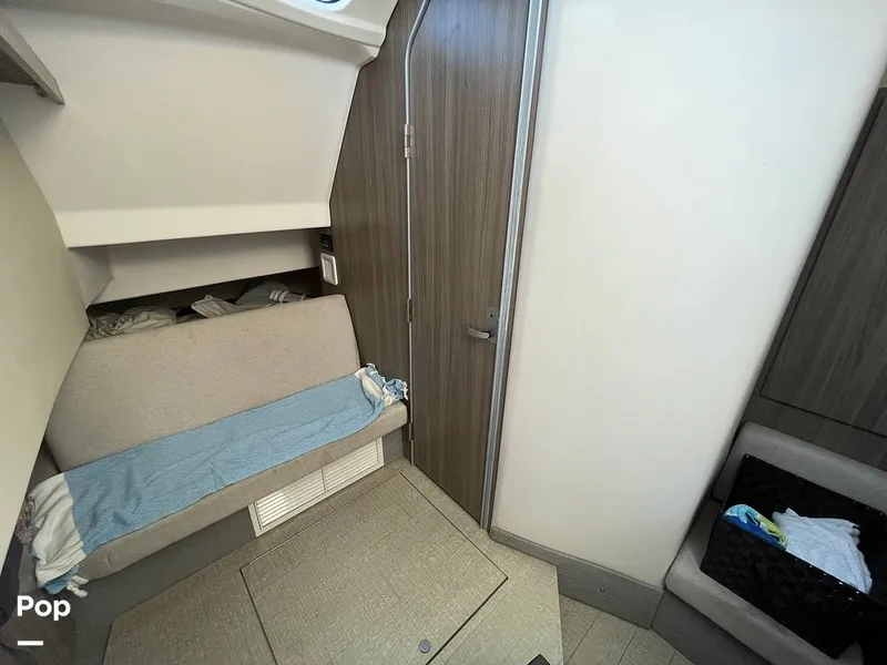 Slide: The Image of Regal 33 SAV 2019 - 16119130