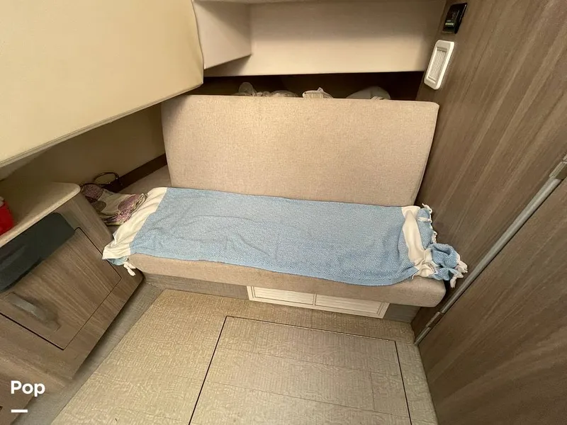 Slide: The Image of Regal 33 SAV 2019 - 16119132