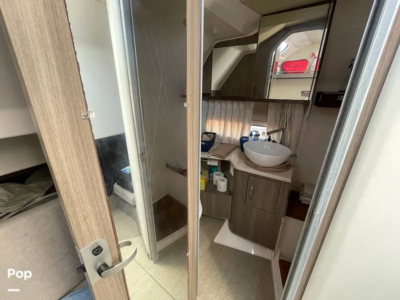 Slide: The Image of Regal 33 SAV 2019 - 16119135