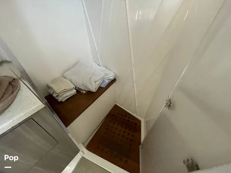 Slide: The Image of Regal 33 SAV 2019 - 16119237