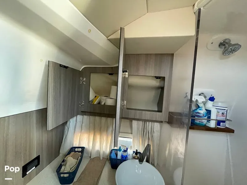 Slide: The Image of Regal 33 SAV 2019 - 16119238