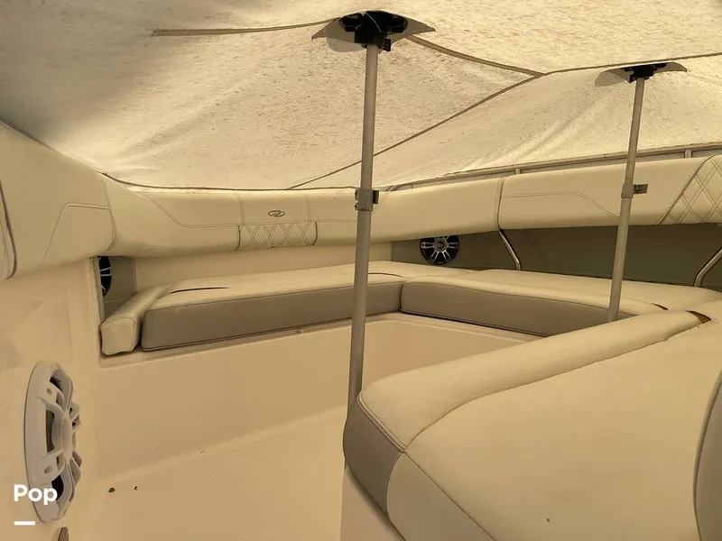 Slide: The Image of Regal 33 SAV 2019 - 16119240