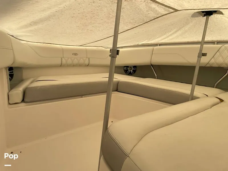 Slide: The Image of Regal 33 SAV 2019 - 16119241