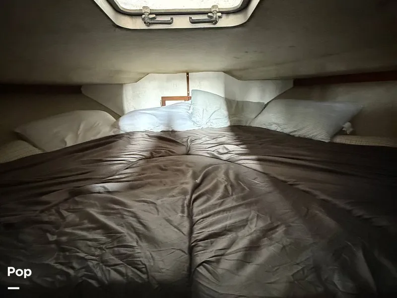 Slide: The Image of V Berth - 16001522