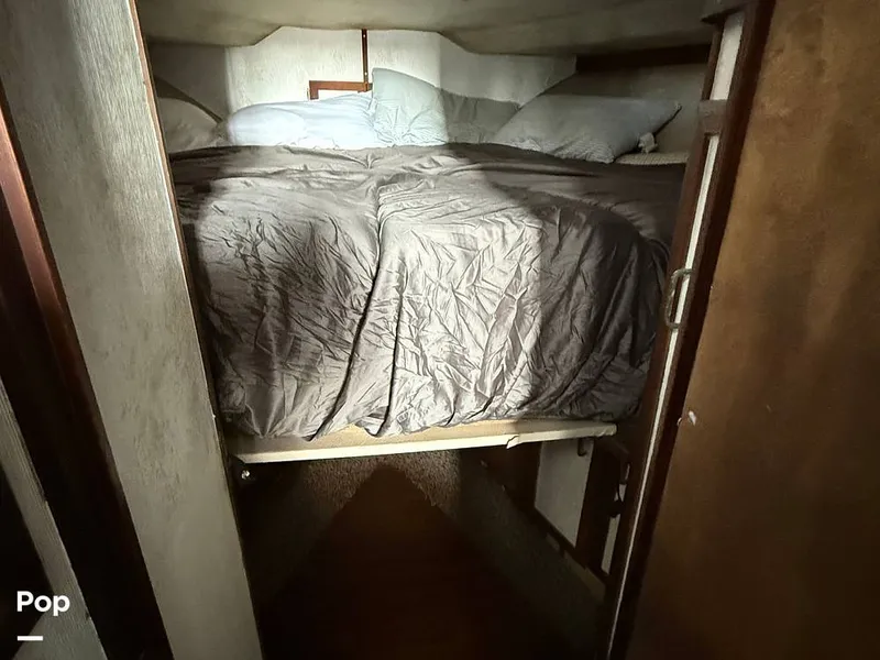 Slide: The Image of V Berth - 16001523