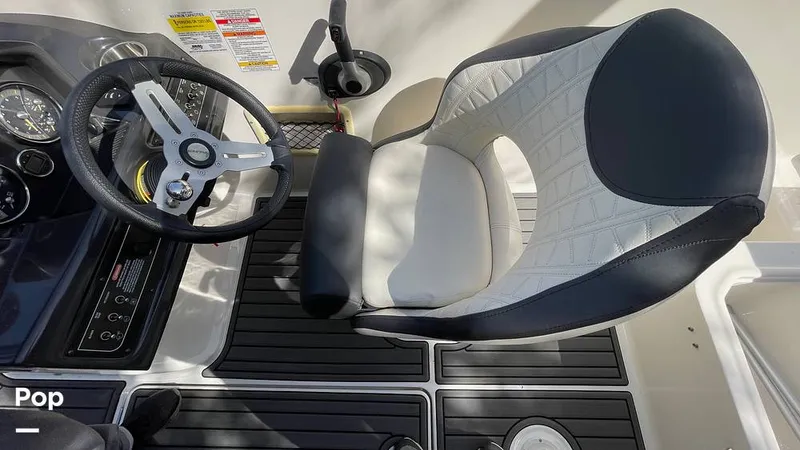 Slide: The Image of Bayliner VR5 2021 - 16077448