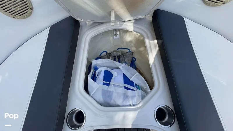 Slide: The Image of Bayliner VR5 2021 - 16077451