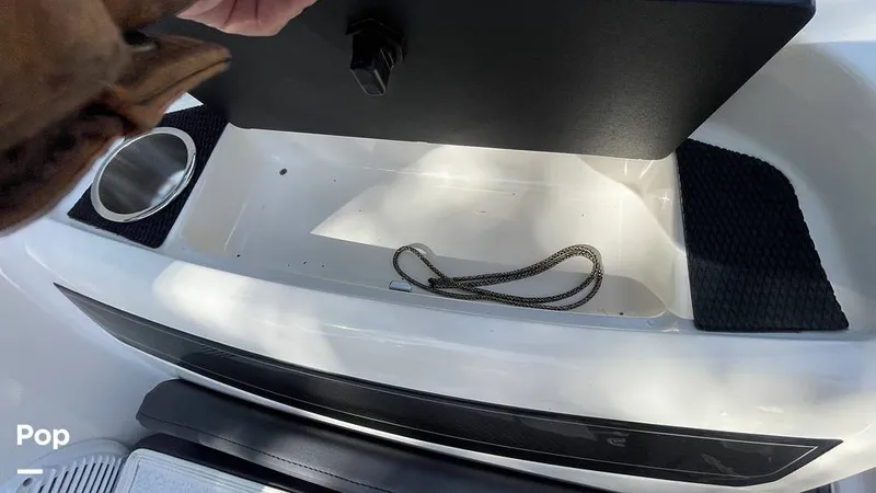 Slide: The Image of Bayliner VR5 2021 - 16077454