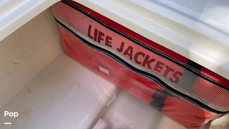 Slide: The Image of Bayliner VR5 2021 - 16077467