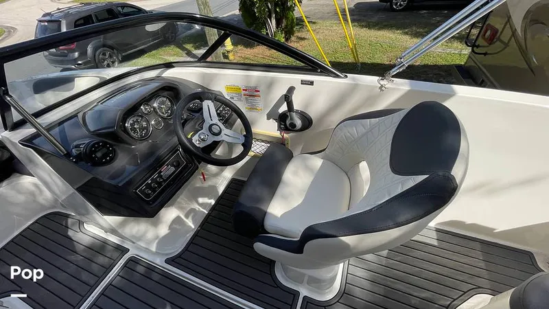 Slide: The Image of Bayliner VR5 2021 - 16077595