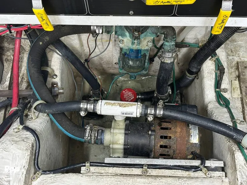 Slide: The Image of Bayliner 4087 Motor Yacht 1998 - 16029914