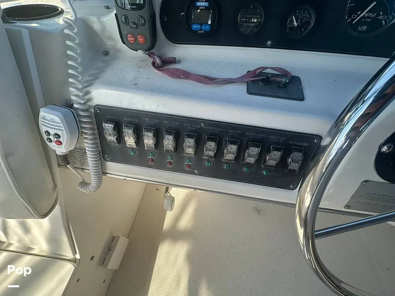 Slide: The Image of Bayliner 4087 Motor Yacht 1998 - 16029901