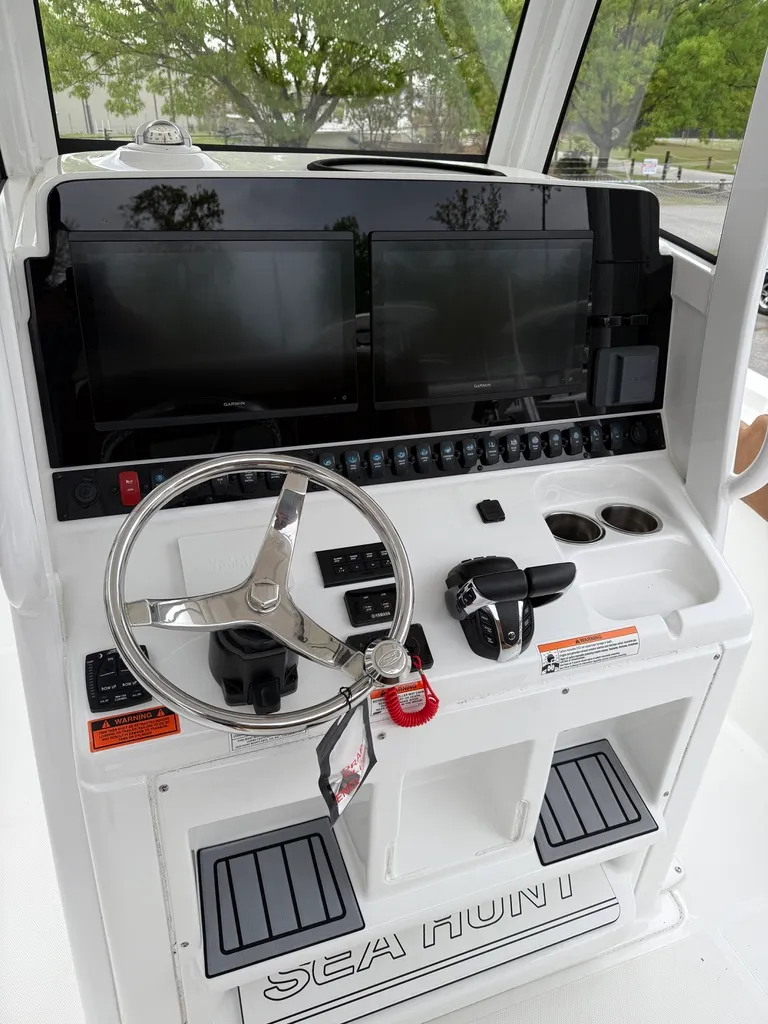 Slide: The Image of Sea Hunt Gamefish 30 FS 2023 - 10