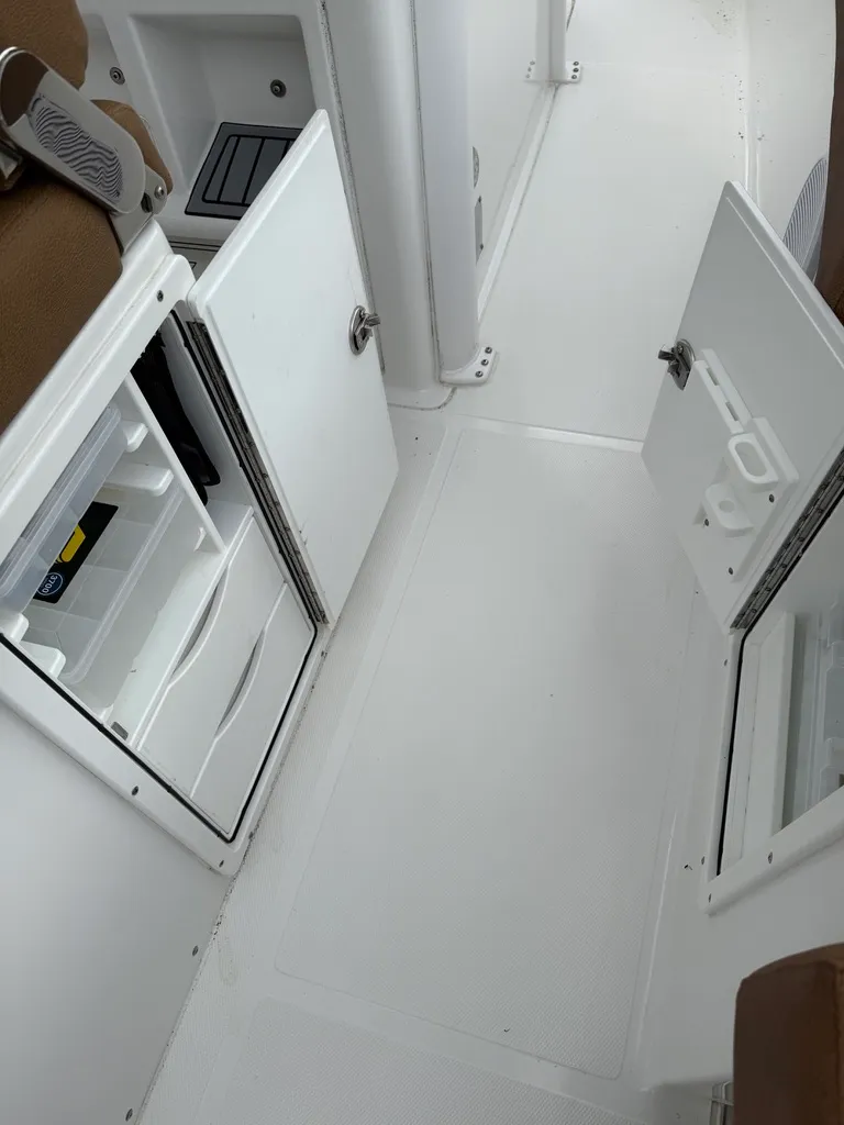 Slide: The Image of Sea Hunt Gamefish 30 FS 2023 - 13