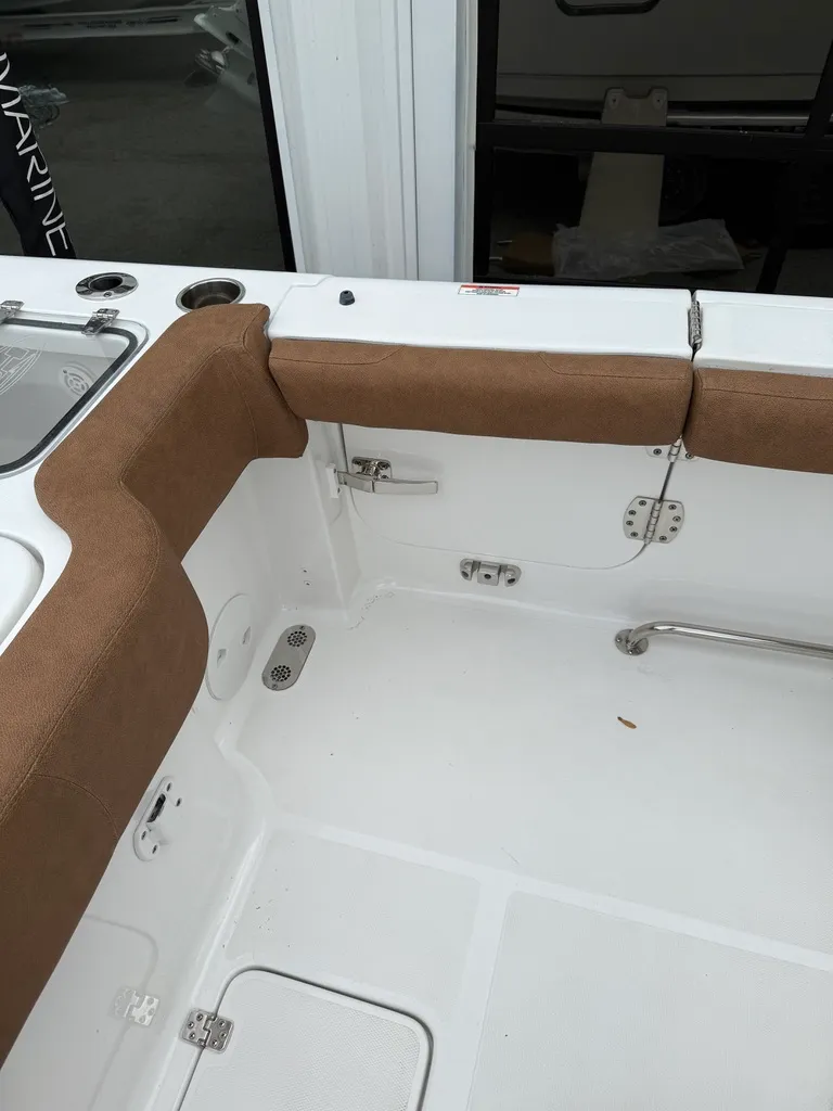 Slide: The Image of Sea Hunt Gamefish 30 FS 2023 - 14