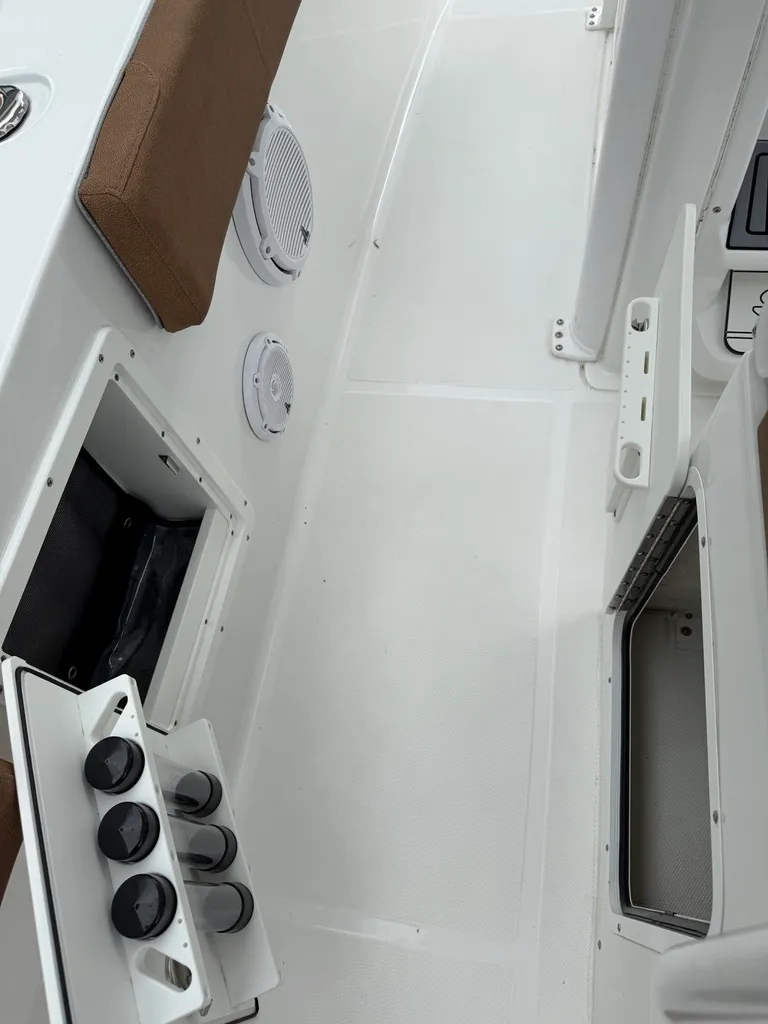 Slide: The Image of Sea Hunt Gamefish 30 FS 2023 - 20