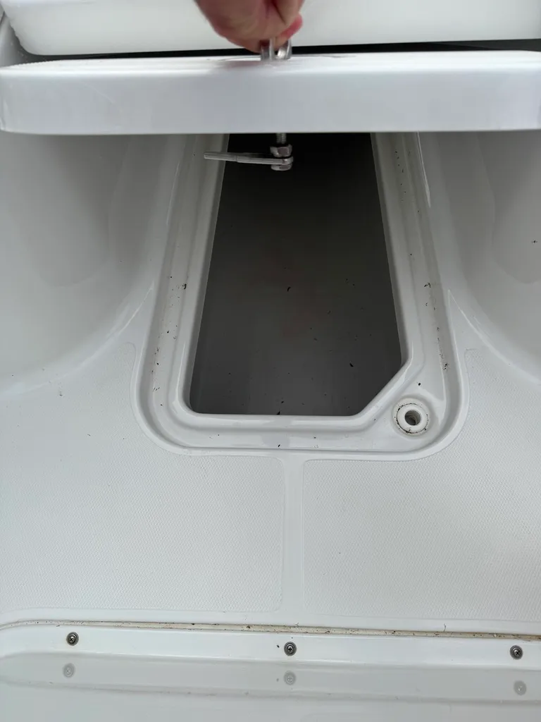 Slide: The Image of Sea Hunt Gamefish 30 FS 2023 - 8