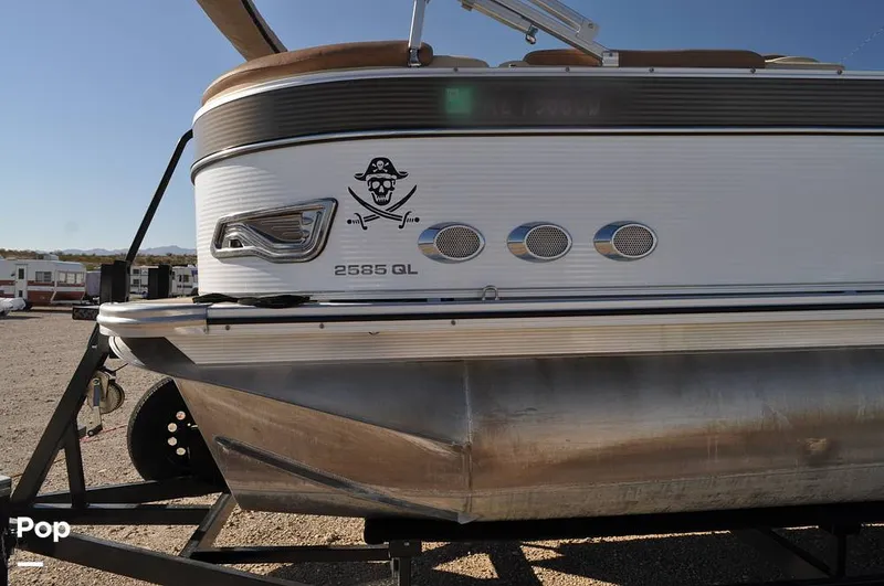 Slide: The Image of Avalon Catalina QL 2585 2019 - 16051748