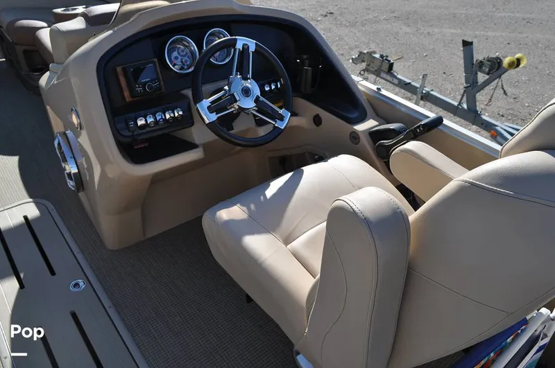 Slide: The Image of Avalon Catalina QL 2585 2019 - 16051762