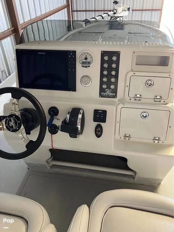 Slide: The Image of Helm/steering Wheel/gps/plotter/throttle/glove Boxes - 16004313