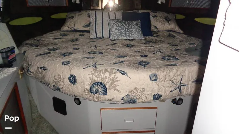 Slide: The Image of Sea Ray 390 1988 - 16088000