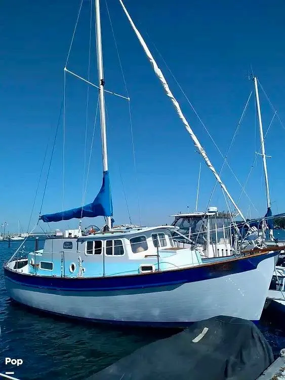 Slide: The Image of Fales 32 Navigator 1975 - 16191586