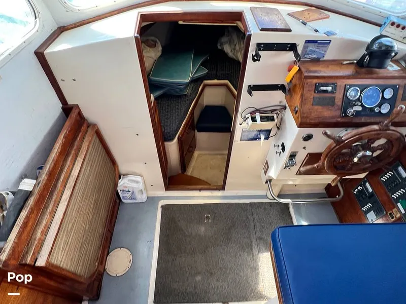 Slide: The Image of Fales 32 Navigator 1975 - 16277533