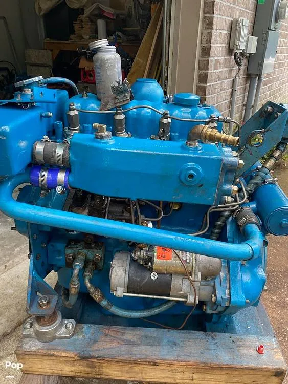 Slide: The Image of Fales 32 Navigator 1975 - 16204462