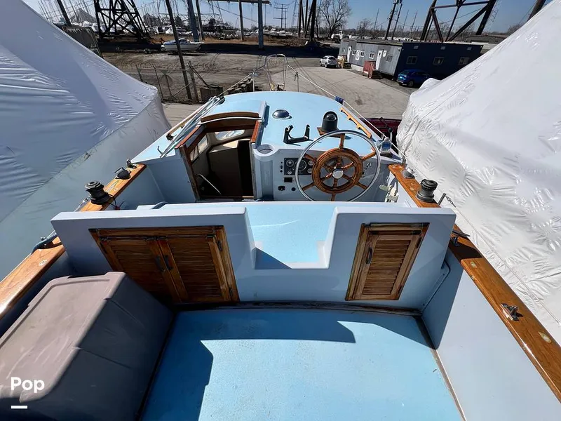 Slide: The Image of Fales 32 Navigator 1975 - 16277540