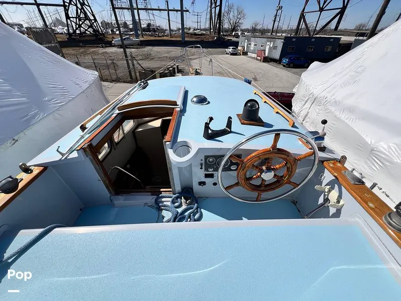 Slide: The Image of Fales 32 Navigator 1975 - 16277541