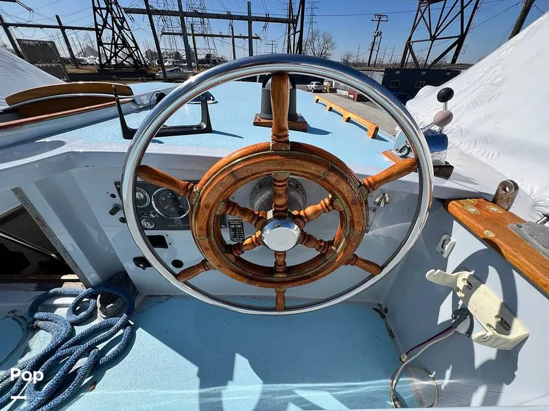 Slide: The Image of Fales 32 Navigator 1975 - 16277542