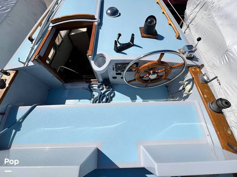 Slide: The Image of Fales 32 Navigator 1975 - 16277543