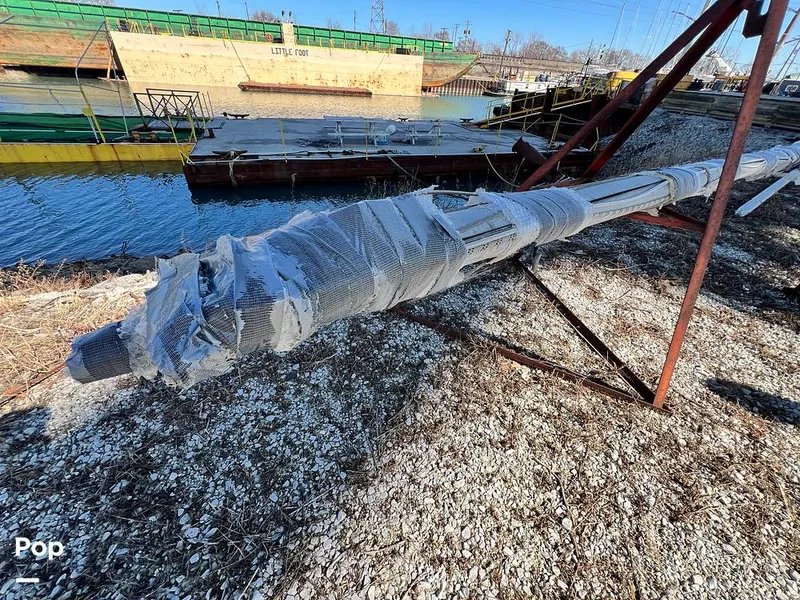 Slide: The Image of Fales 32 Navigator 1975 - 16277556