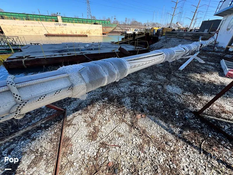 Slide: The Image of Fales 32 Navigator 1975 - 16277557