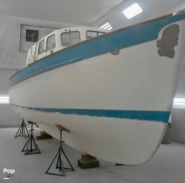 Slide: The Image of Fales 32 Navigator 1975 - 16189531