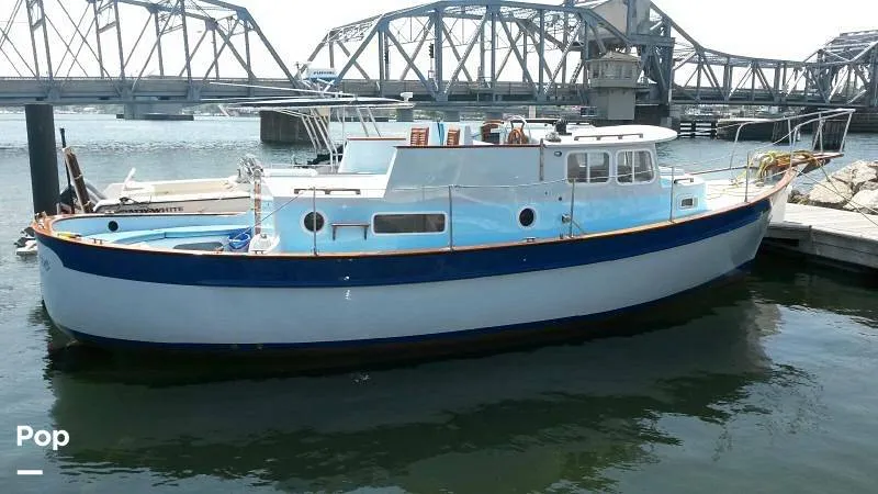 Slide: The Image of Fales 32 Navigator 1975 - 16189529