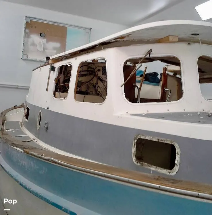 Slide: The Image of Fales 32 Navigator 1975 - 16189541