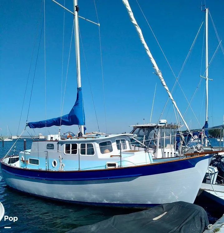 Slide: The Image of Fales 32 Navigator 1975 - 16191565