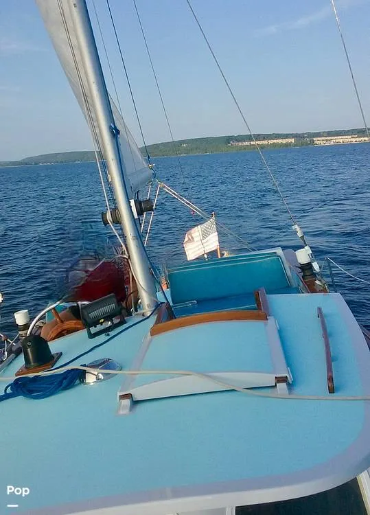 Slide: The Image of Fales 32 Navigator 1975 - 16191571