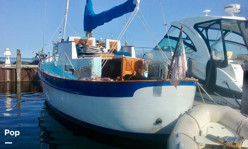 Slide: The Image of Fales 32 Navigator 1975 - 16191566