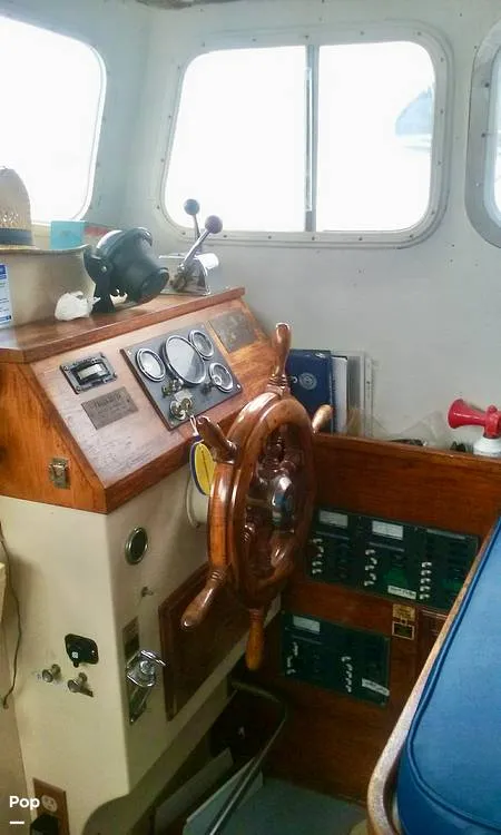 Slide: The Image of Fales 32 Navigator 1975 - 16191567