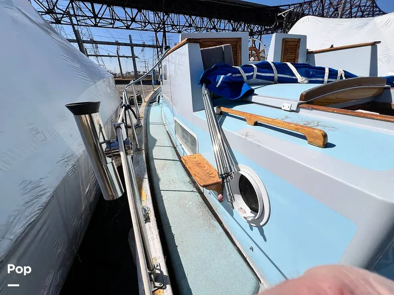 Slide: The Image of Fales 32 Navigator 1975 - 16277356