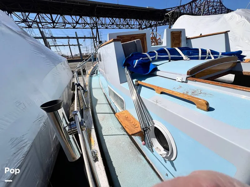 Slide: The Image of Fales 32 Navigator 1975 - 16277357