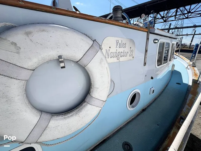 Slide: The Image of Fales 32 Navigator 1975 - 16277362