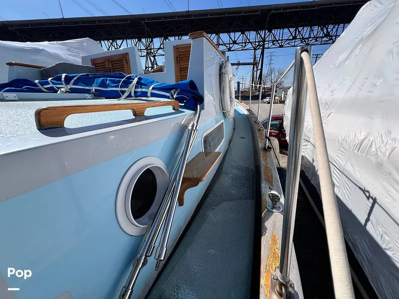 Slide: The Image of Fales 32 Navigator 1975 - 16277368