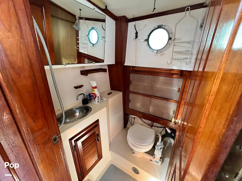 Slide: The Image of Fales 32 Navigator 1975 - 16277491